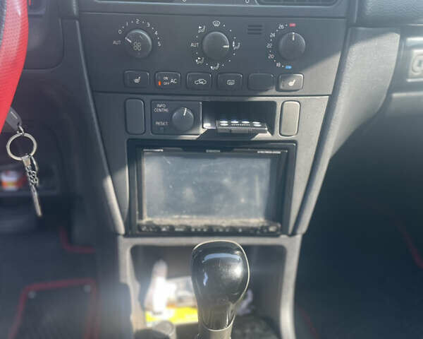 Зелений Вольво S40, об'ємом двигуна 1.8 л та пробігом 210 тис. км за 2125 $, фото 1 на Automoto.ua