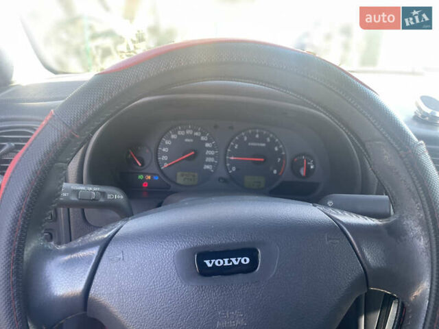 Зелений Вольво S40, об'ємом двигуна 1.8 л та пробігом 210 тис. км за 2125 $, фото 3 на Automoto.ua