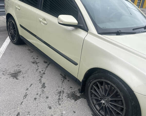Зеленый Вольво С40, объемом двигателя 2.44 л и пробегом 209 тыс. км за 5600 $, фото 2 на Automoto.ua