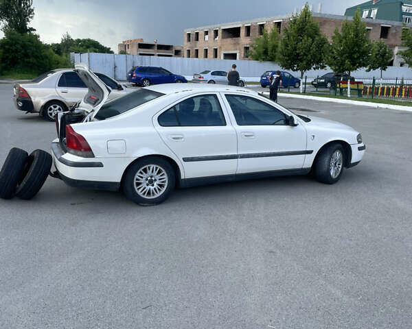 Белый Вольво С60, объемом двигателя 2.44 л и пробегом 376 тыс. км за 3000 $, фото 11 на Automoto.ua