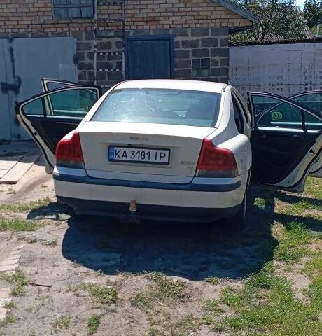 Белый Вольво С60, объемом двигателя 2.4 л и пробегом 380 тыс. км за 4300 $, фото 7 на Automoto.ua