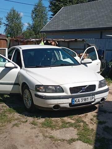 Белый Вольво С60, объемом двигателя 2.4 л и пробегом 380 тыс. км за 4000 $, фото 5 на Automoto.ua