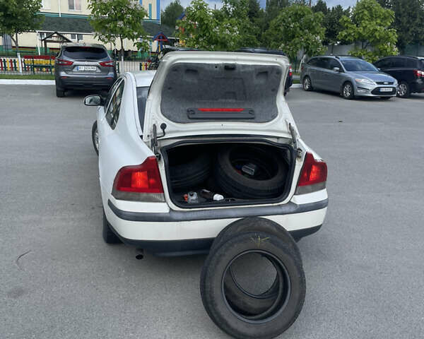 Белый Вольво С60, объемом двигателя 2.44 л и пробегом 376 тыс. км за 3000 $, фото 8 на Automoto.ua