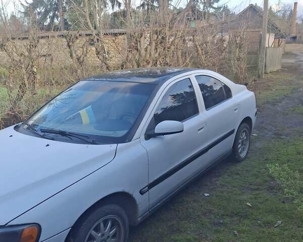 Белый Вольво С60, объемом двигателя 2.5 л и пробегом 182 тыс. км за 4100 $, фото 4 на Automoto.ua