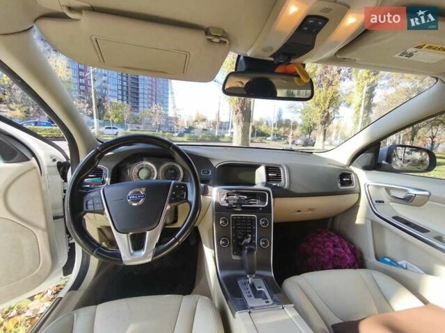 Белый Вольво С60, объемом двигателя 2.52 л и пробегом 205 тыс. км за 9000 $, фото 26 на Automoto.ua