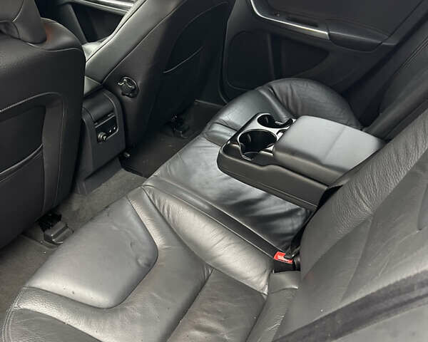 Белый Вольво С60, объемом двигателя 1.6 л и пробегом 157 тыс. км за 10200 $, фото 2 на Automoto.ua