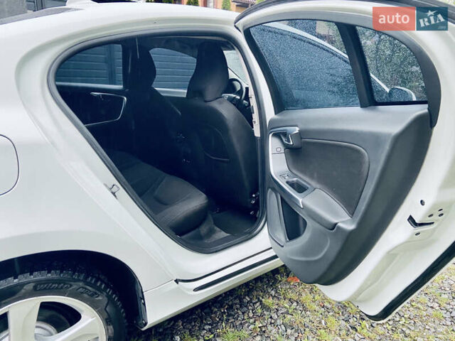 Білий Вольво С60, об'ємом двигуна 1.6 л та пробігом 194 тис. км за 7000 $, фото 32 на Automoto.ua