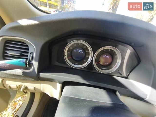 Белый Вольво С60, объемом двигателя 2.52 л и пробегом 205 тыс. км за 9000 $, фото 31 на Automoto.ua