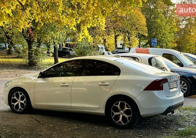 Белый Вольво С60, объемом двигателя 2 л и пробегом 351 тыс. км за 8500 $, фото 7 на Automoto.ua