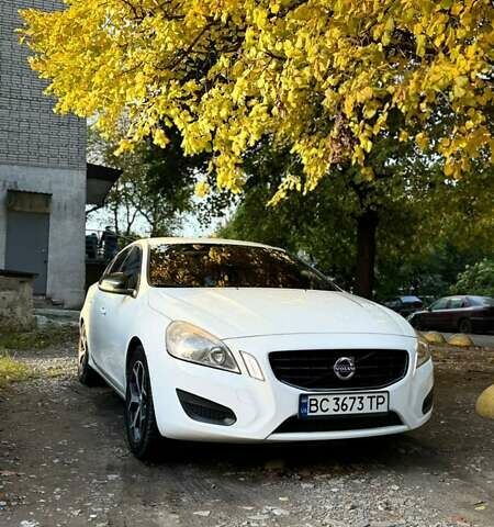 Белый Вольво С60, объемом двигателя 2 л и пробегом 351 тыс. км за 8500 $, фото 4 на Automoto.ua