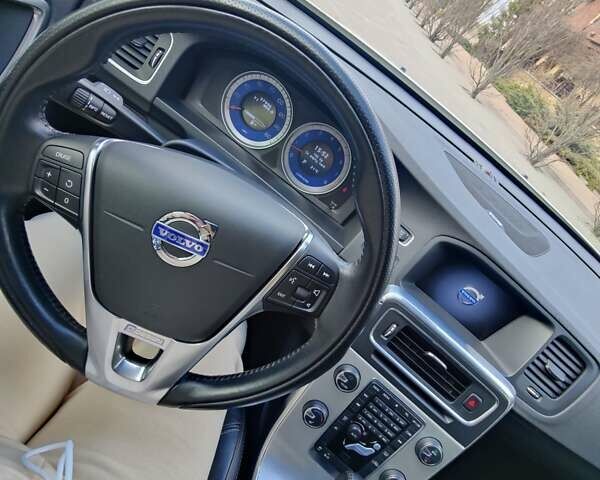 Белый Вольво С60, объемом двигателя 2.95 л и пробегом 61 тыс. км за 15200 $, фото 18 на Automoto.ua