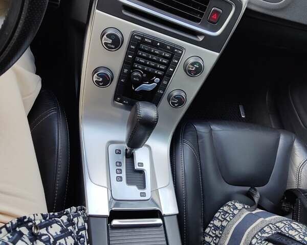 Белый Вольво С60, объемом двигателя 2.95 л и пробегом 61 тыс. км за 15200 $, фото 19 на Automoto.ua