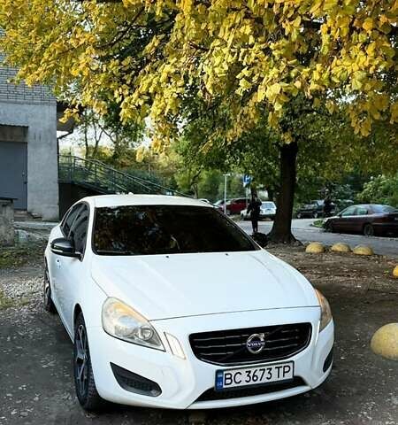 Белый Вольво С60, объемом двигателя 2 л и пробегом 351 тыс. км за 8500 $, фото 10 на Automoto.ua