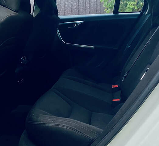 Білий Вольво С60, об'ємом двигуна 1.6 л та пробігом 194 тис. км за 7000 $, фото 37 на Automoto.ua