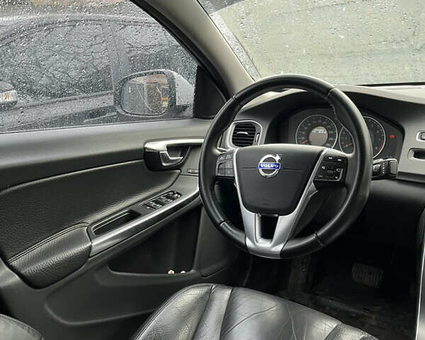 Белый Вольво С60, объемом двигателя 1.6 л и пробегом 157 тыс. км за 10200 $, фото 6 на Automoto.ua