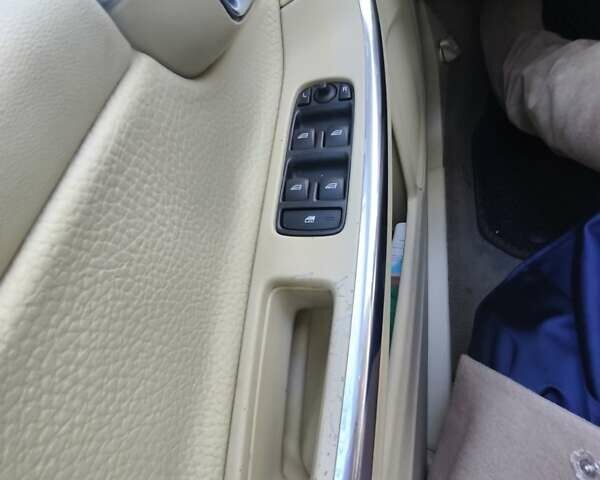 Белый Вольво С60, объемом двигателя 2.52 л и пробегом 205 тыс. км за 9000 $, фото 34 на Automoto.ua