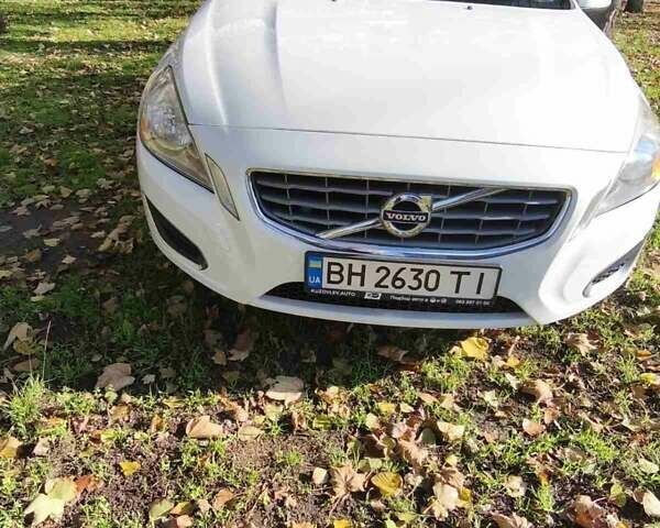 Белый Вольво С60, объемом двигателя 2.52 л и пробегом 205 тыс. км за 9000 $, фото 6 на Automoto.ua