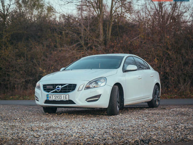 Белый Вольво С60, объемом двигателя 1.6 л и пробегом 157 тыс. км за 10200 $, фото 1 на Automoto.ua