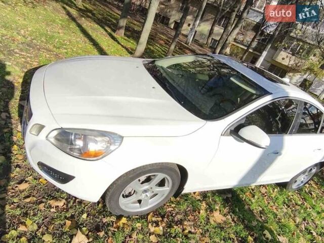 Белый Вольво С60, объемом двигателя 2.52 л и пробегом 205 тыс. км за 9000 $, фото 10 на Automoto.ua