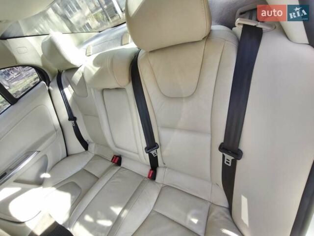 Белый Вольво С60, объемом двигателя 2.52 л и пробегом 205 тыс. км за 9000 $, фото 36 на Automoto.ua