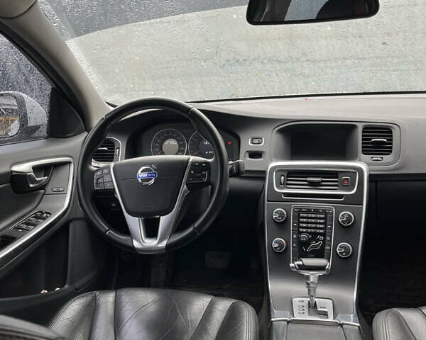 Белый Вольво С60, объемом двигателя 1.6 л и пробегом 157 тыс. км за 10200 $, фото 5 на Automoto.ua