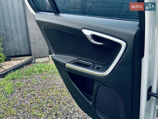 Білий Вольво С60, об'ємом двигуна 1.6 л та пробігом 194 тис. км за 7000 $, фото 52 на Automoto.ua