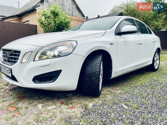 Білий Вольво С60, об'ємом двигуна 1.6 л та пробігом 194 тис. км за 7000 $, фото 6 на Automoto.ua