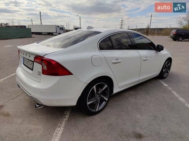 Белый Вольво С60, объемом двигателя 2.95 л и пробегом 61 тыс. км за 15200 $, фото 4 на Automoto.ua