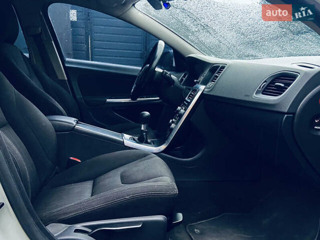 Білий Вольво С60, об'ємом двигуна 1.6 л та пробігом 194 тис. км за 7000 $, фото 44 на Automoto.ua