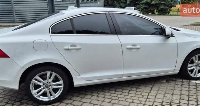 Білий Вольво С60, об'ємом двигуна 2.52 л та пробігом 192 тис. км за 10400 $, фото 4 на Automoto.ua