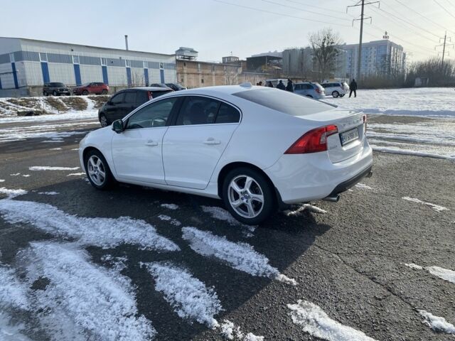 Белый Вольво С60, объемом двигателя 2.5 л и пробегом 234 тыс. км за 10300 $, фото 4 на Automoto.ua