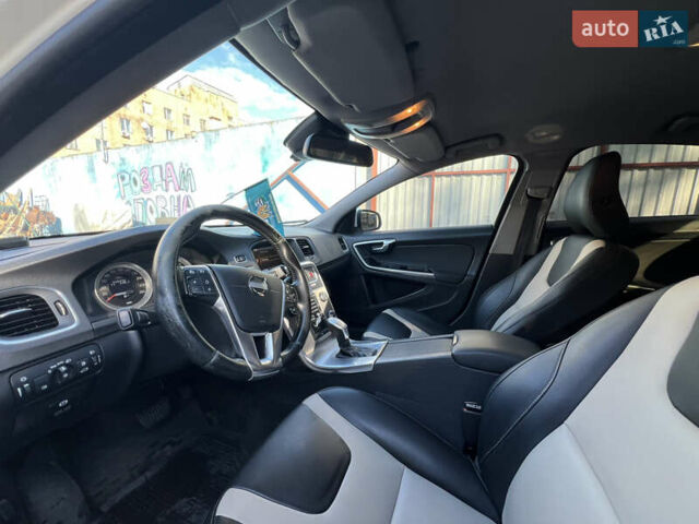 Вольво С60 2013 в Киеве на Automoto.ua Белый Вольво С60, объемом двигателя 1.98 л и пробегом 220 тыс. км за 12200 $, фото 6 на Automoto.ua