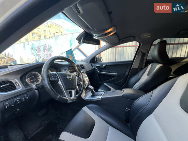 Вольво С60 2013 в Киеве на Automoto.ua Белый Вольво С60, объемом двигателя 1.98 л и пробегом 220 тыс. км за 12200 $, фото 7 на Automoto.ua
