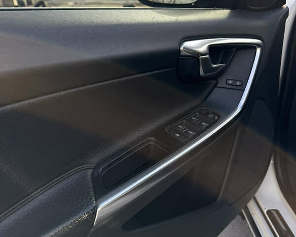 Білий Вольво С60, об'ємом двигуна 2.5 л та пробігом 266 тис. км за 7950 $, фото 10 на Automoto.ua