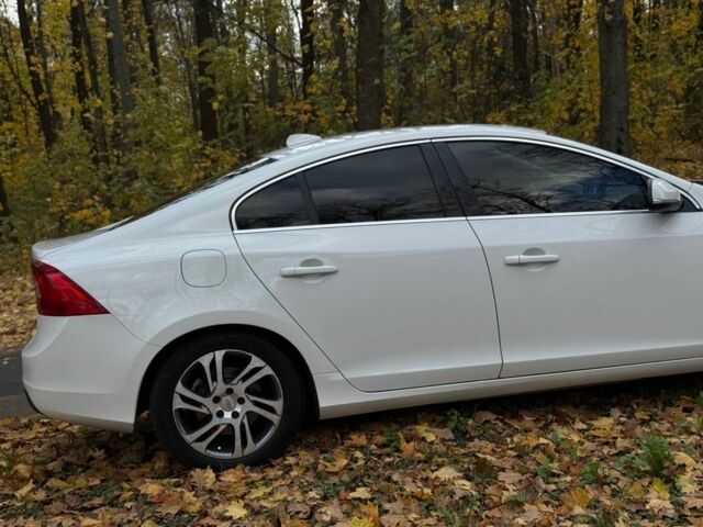 Белый Вольво С60, объемом двигателя 2 л и пробегом 221 тыс. км за 12800 $, фото 4 на Automoto.ua