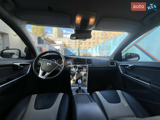 Вольво С60 2013 в Киеве на Automoto.ua Белый Вольво С60, объемом двигателя 1.98 л и пробегом 220 тыс. км за 12200 $, фото 12 на Automoto.ua