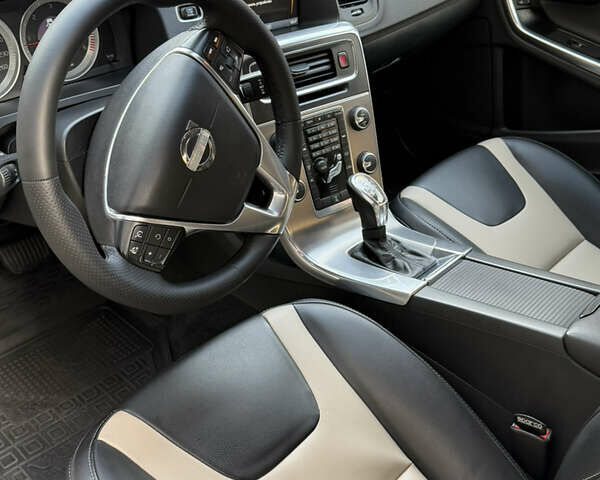 Белый Вольво С60, объемом двигателя 1.98 л и пробегом 222 тыс. км за 10500 $, фото 7 на Automoto.ua