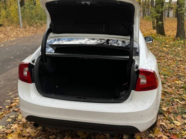 Белый Вольво С60, объемом двигателя 2 л и пробегом 221 тыс. км за 12800 $, фото 10 на Automoto.ua