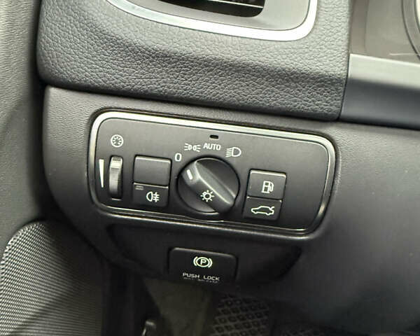 Белый Вольво С60, объемом двигателя 3 л и пробегом 155 тыс. км за 14999 $, фото 4 на Automoto.ua