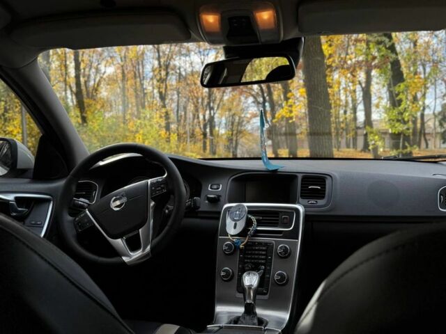 Белый Вольво С60, объемом двигателя 2 л и пробегом 221 тыс. км за 12800 $, фото 12 на Automoto.ua