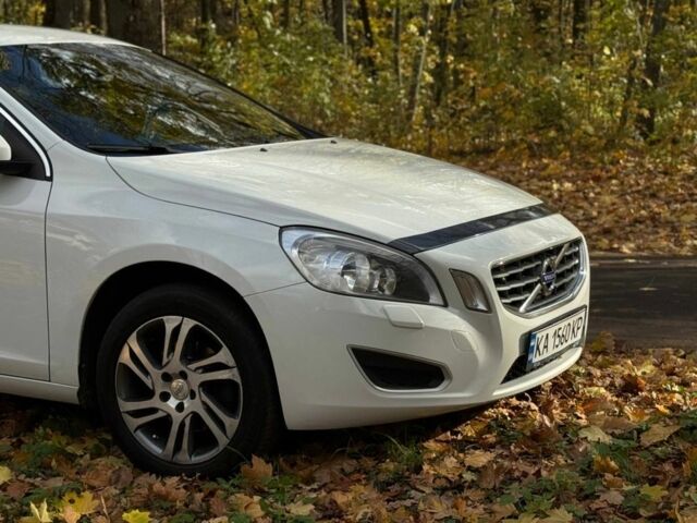 Белый Вольво С60, объемом двигателя 2 л и пробегом 221 тыс. км за 12800 $, фото 3 на Automoto.ua