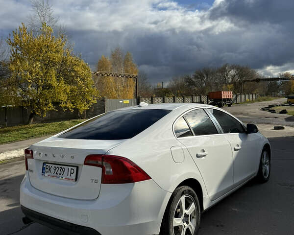 Білий Вольво С60, об'ємом двигуна 2.5 л та пробігом 266 тис. км за 7950 $, фото 6 на Automoto.ua