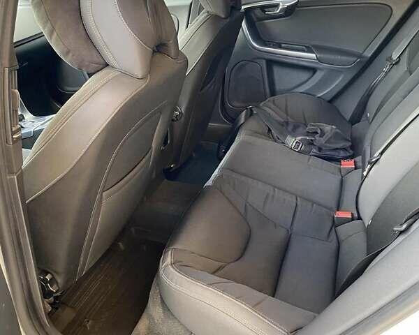 Білий Вольво С60, об'ємом двигуна 1.6 л та пробігом 330 тис. км за 10500 $, фото 3 на Automoto.ua