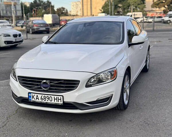 Белый Вольво С60, объемом двигателя 2.5 л и пробегом 208 тыс. км за 10800 $, фото 1 на Automoto.ua