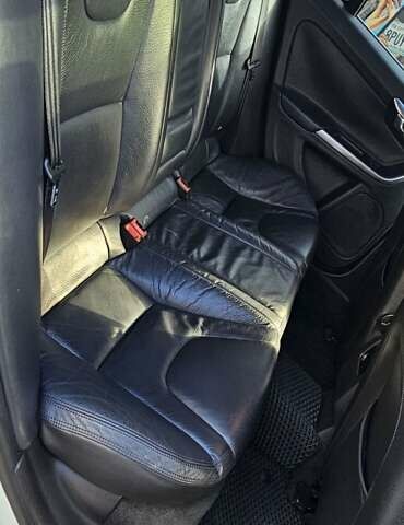 Белый Вольво С60, объемом двигателя 2.5 л и пробегом 208 тыс. км за 11200 $, фото 16 на Automoto.ua