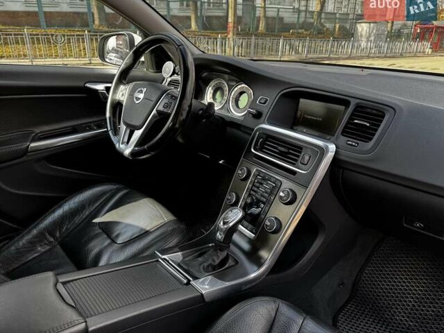 Белый Вольво С60, объемом двигателя 1.6 л и пробегом 265 тыс. км за 10690 $, фото 31 на Automoto.ua