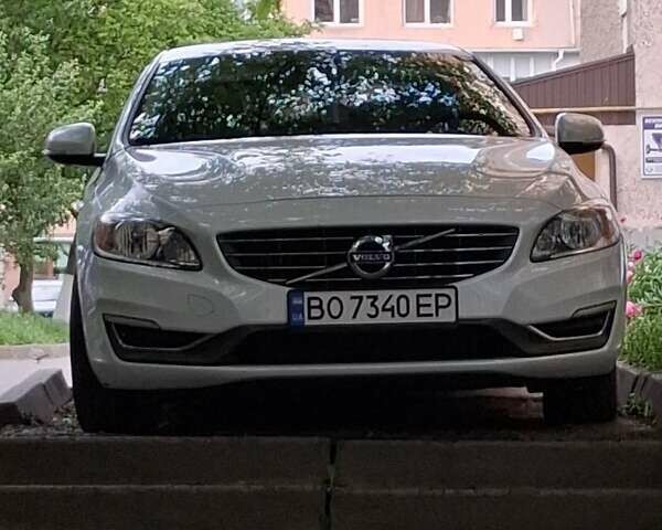 Белый Вольво С60, объемом двигателя 2.5 л и пробегом 116 тыс. км за 11100 $, фото 10 на Automoto.ua