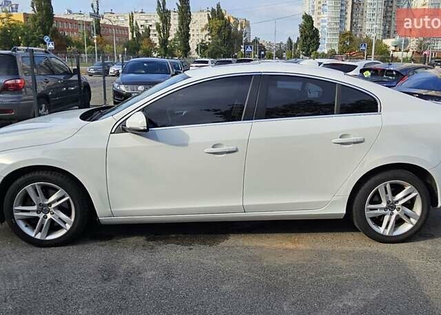 Білий Вольво С60, об'ємом двигуна 2.5 л та пробігом 208 тис. км за 11700 $, фото 7 на Automoto.ua