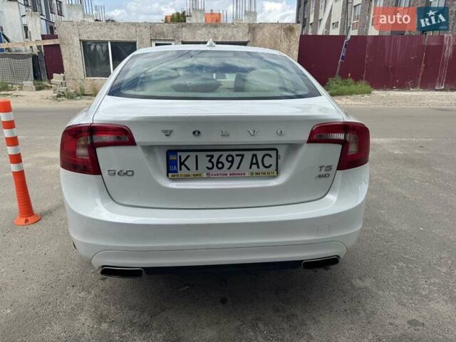 Белый Вольво С60, объемом двигателя 2.5 л и пробегом 130 тыс. км за 12500 $, фото 6 на Automoto.ua