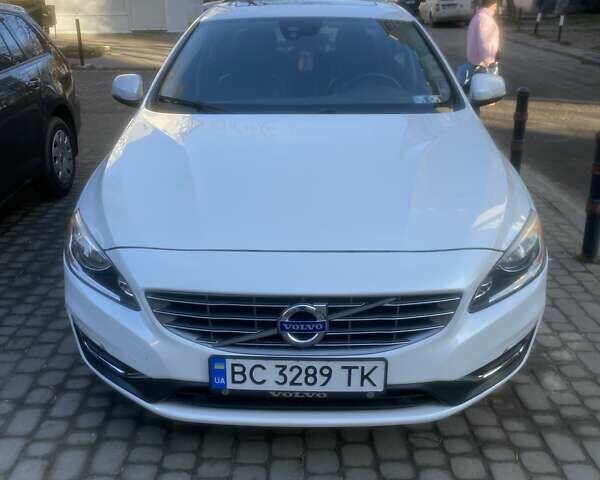 Белый Вольво С60, объемом двигателя 2.52 л и пробегом 244 тыс. км за 12600 $, фото 1 на Automoto.ua